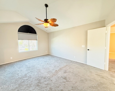 1114 S Surfside Drive - Photo Thumbnail 11
