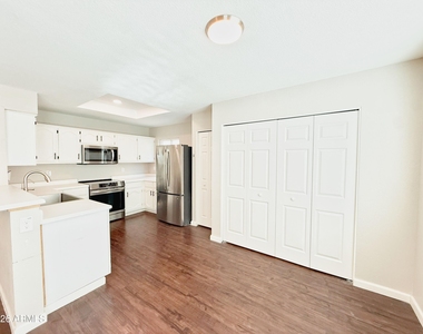 1114 S Surfside Drive - Photo Thumbnail 7