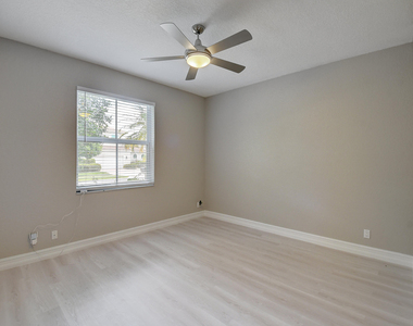 11182 Sea Grass Circle - Photo Thumbnail 15