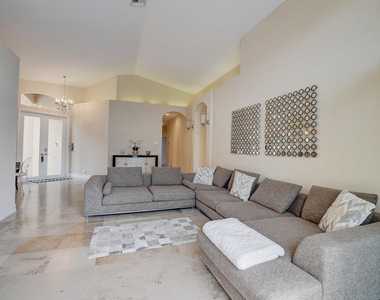 11182 Sea Grass Circle - Photo Thumbnail 5