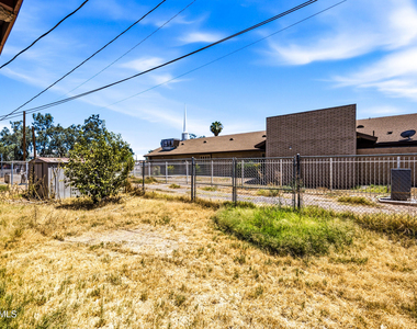 3905 W Almeria Road - Photo Thumbnail 15