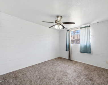 3905 W Almeria Road - Photo Thumbnail 11