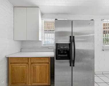 3905 W Almeria Road - Photo Thumbnail 6