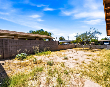 3905 W Almeria Road - Photo Thumbnail 16