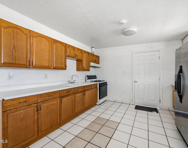 3905 W Almeria Road - Photo Thumbnail 5