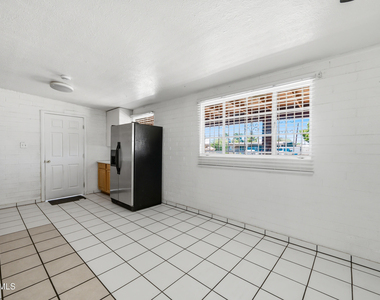 3905 W Almeria Road - Photo Thumbnail 4