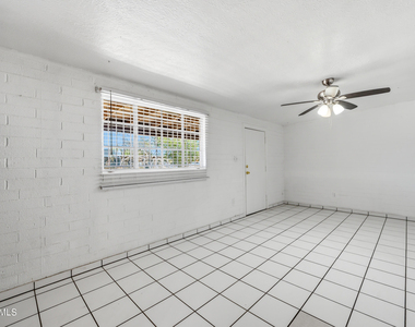 3905 W Almeria Road - Photo Thumbnail 3