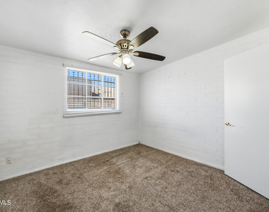 3905 W Almeria Road - Photo Thumbnail 8