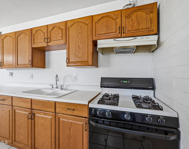 3905 W Almeria Road - Photo Thumbnail 7
