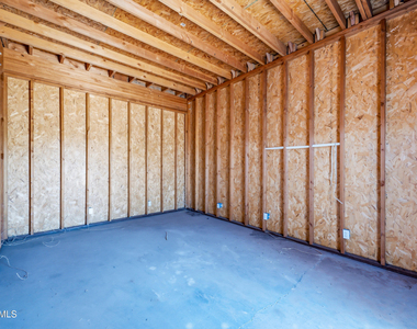 3905 W Almeria Road - Photo Thumbnail 18