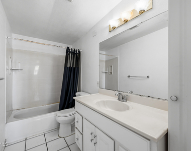3905 W Almeria Road - Photo Thumbnail 12