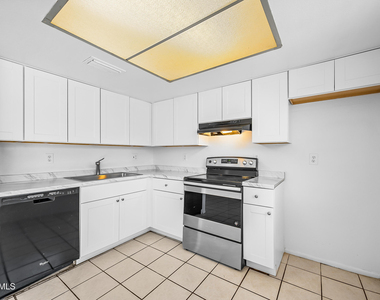 15601 N 27th Street - Photo Thumbnail 6