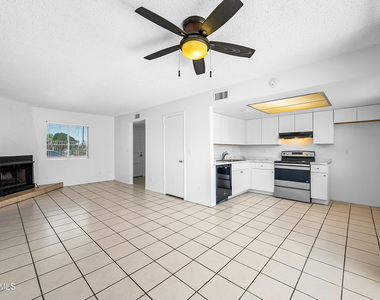 15601 N 27th Street - Photo Thumbnail 5