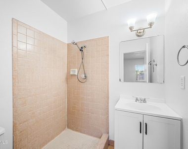 15601 N 27th Street - Photo Thumbnail 11