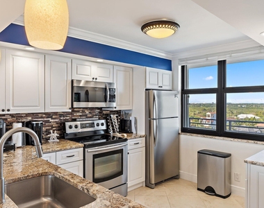 840 Ocean Drive - Photo Thumbnail 3