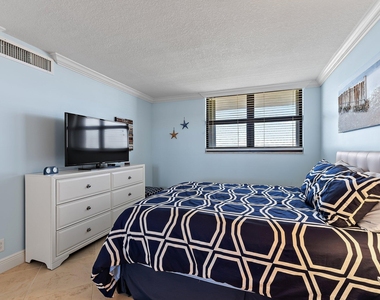 840 Ocean Drive - Photo Thumbnail 25