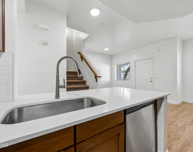 4608 W Maryland Avenue - Photo Thumbnail 8