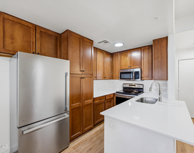 4608 W Maryland Avenue - Photo Thumbnail 6