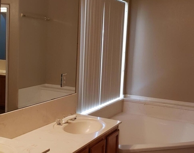 16402 N 39th Place - Photo Thumbnail 14