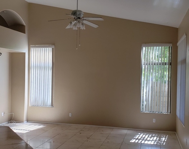 16402 N 39th Place - Photo Thumbnail 6