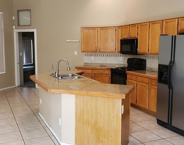 16402 N 39th Place - Photo Thumbnail 5