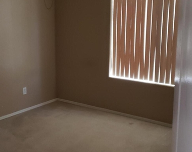 16402 N 39th Place - Photo Thumbnail 18