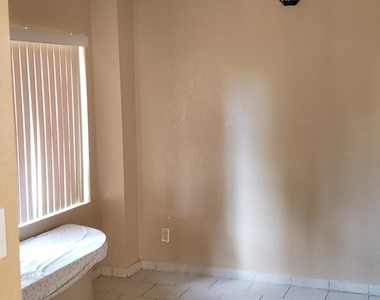 16402 N 39th Place - Photo Thumbnail 10