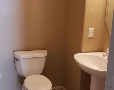 16402 N 39th Place - Photo Thumbnail 17