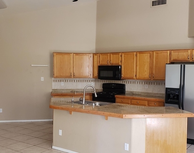 16402 N 39th Place - Photo Thumbnail 4