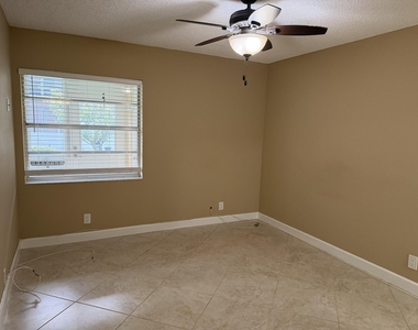 119 Burgundy C - Photo Thumbnail 17