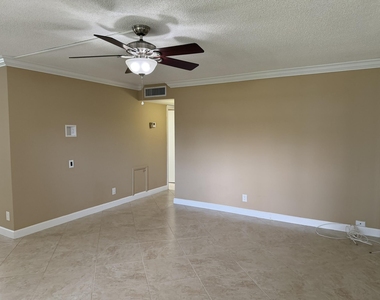 119 Burgundy C - Photo Thumbnail 5
