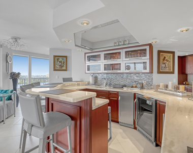 5200 N Ocean Drive - Photo Thumbnail 11