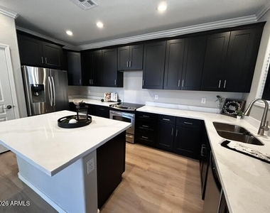 1731 E Elgin Street - Photo Thumbnail 7