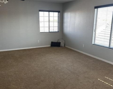1731 E Elgin Street - Photo Thumbnail 32