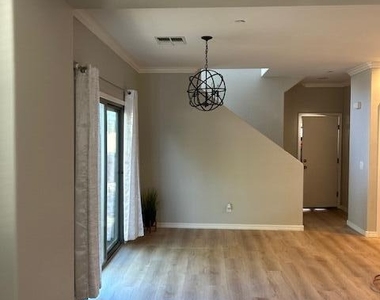 1731 E Elgin Street - Photo Thumbnail 11
