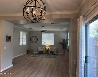 1731 E Elgin Street - Photo Thumbnail 10