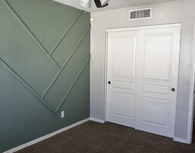 1731 E Elgin Street - Photo Thumbnail 23