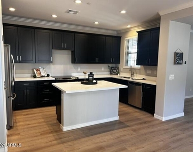 1731 E Elgin Street - Photo Thumbnail 5