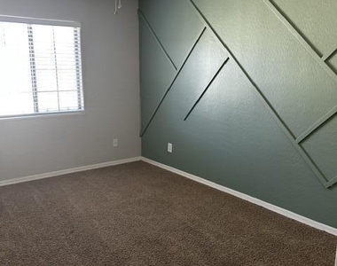 1731 E Elgin Street - Photo Thumbnail 22