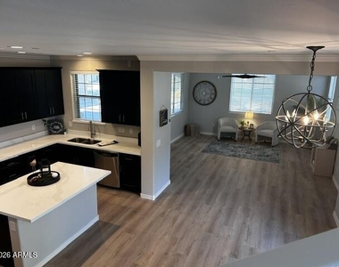 1731 E Elgin Street - Photo Thumbnail 8