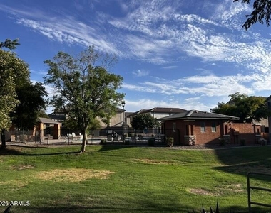 1731 E Elgin Street - Photo Thumbnail 44