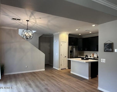 1731 E Elgin Street - Photo Thumbnail 9