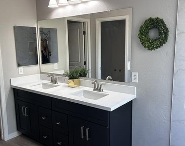 1731 E Elgin Street - Photo Thumbnail 17