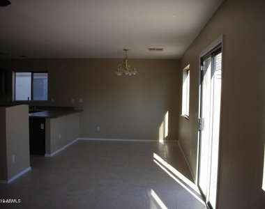5725 S 32nd Lane - Photo Thumbnail 1