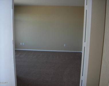 5725 S 32nd Lane - Photo Thumbnail 7