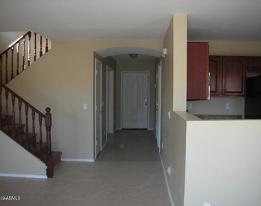 5725 S 32nd Lane - Photo Thumbnail 4