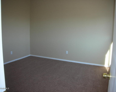 5725 S 32nd Lane - Photo Thumbnail 6