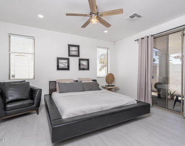1036 E Susan Lane - Photo Thumbnail 5
