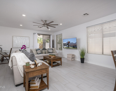 1036 E Susan Lane - Photo Thumbnail 12