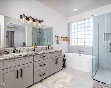 1036 E Susan Lane - Photo Thumbnail 7